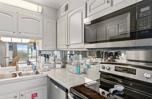 Panama City Beach Condo | One More Summer Trip? Hot Tubs+Pool+Beach Chairs+Tikki Bar, Tootsie's Next Door