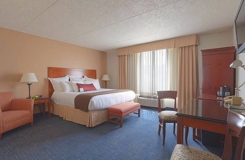 Wenatchee Hotel | One Unit | Pool Access | Free Breakfast