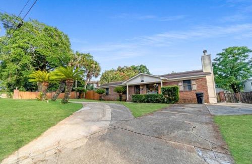 East Pensacola Heights Villa | Over The Hill By The Bayou,