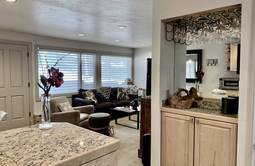 Aspen Condo | Owner-Managed 2BR/2BA in Aspen Core – Walk to Gondola, Quiet & Convenient