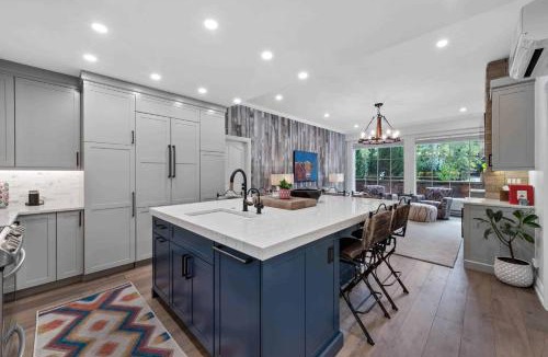 Beaver Creek Apartment | Oxford Court by East West Hospitality