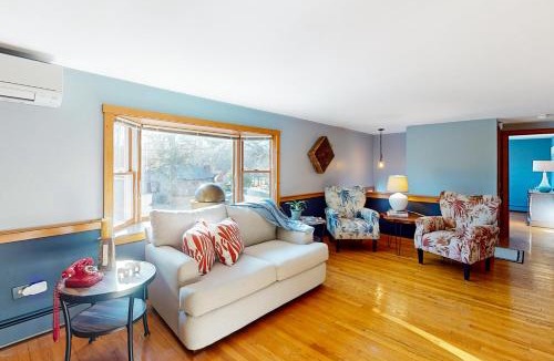 Harwich Center House | Paddock Pad