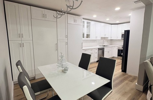 Highland Garden House | Palmitas Hollywood The Gateway Home