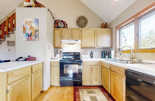 Glacier View Meadows House | Panoramic Views! 'The Cozy Fox Cabin' in Livermore