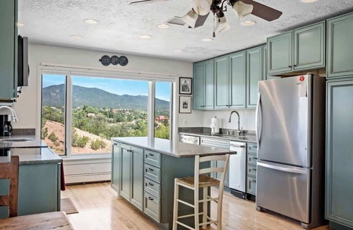 Northeast Santa Fe House | Panoramic Views, Walk to the Plaza, Flexible Space