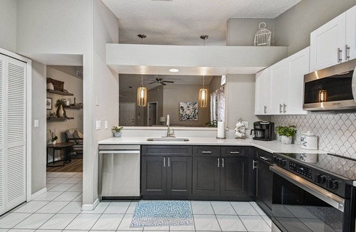 Lindfields House | Paradise Found! PRIVATE Pool Home Near Disney! FREE Pool Heat, Sleeps 7, Lake!