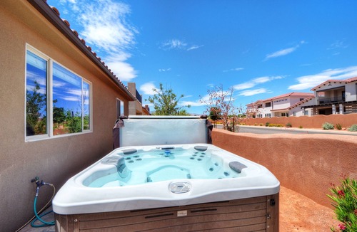 Santa Clara House | Paradise Village 120: Private Spa, Mountain View Retreat at Paradise Village