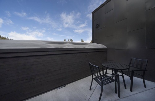 Breckenridge Condo | Park Ave Flat 3 | Luxury Condo & Minutes to Everything!