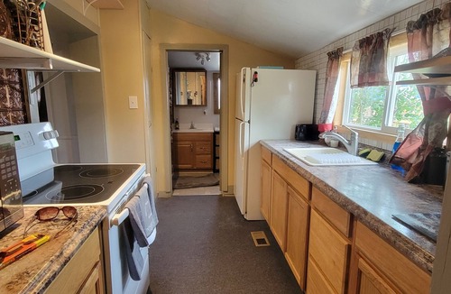 Walden Cabin | Payton's Place. A cozy cabin with private outdoor space pet friendly.