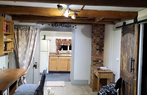 Walden Cabin | Payton's Place. A cozy cabin with private outdoor space pet friendly.