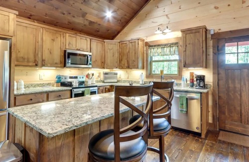 Copperhill Cabin | Peaceful and pristine newly built cabin perfectly located near the Ocoee River