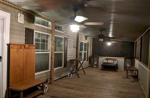 Putnam Hall House | Peaceful Animal Sanctuary Farm Stay on Rescue Farm Near Gainesville & Jacksonville in Melrose, Florida