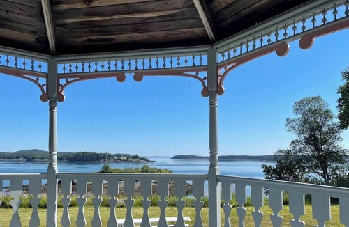 Eastport House | Peaceful Ocean Front Retreat For Quiet People Who Love Natural Beauty