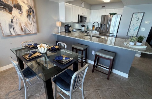 Fort Walton Beach Condo | Pelican Isle #207: Gulf-front. Stunning Decor. Pool, Beach Svc, King BR+bunkies