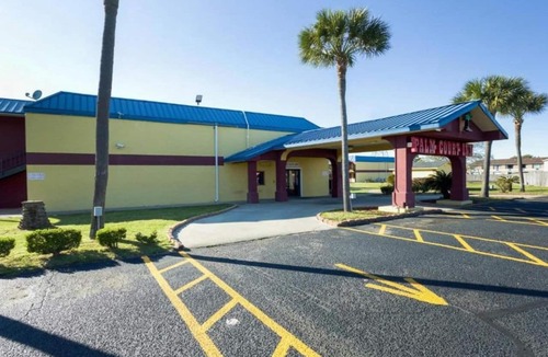 Northwest Pensacola Apartment | Pensacola FL | King Bed