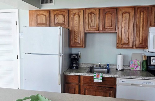 Schulte Park Condo | Penthouse Paradise~deluxe Oceanfront 2 bedroom 2 bathroom w/pool & tiki bar