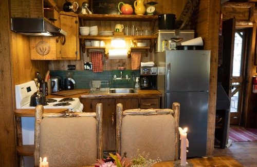 Twin Lakes Cabin | PERFECT Family Retreat, ROMANTIC Getaway, Racer's Base Camp! QUIET. Beautiful!