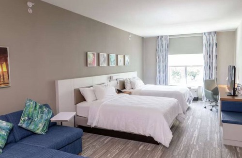 Wesley Chapel Hotel | Perfect for Groups! 2 Units w/Free Breakfast and Parking, Outdoor Pool!