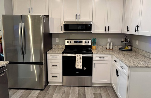 Pensacola House | Pet Friendly + Blue Angels Practice + Pensacola Fl