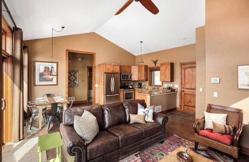 Carbondale House | Pet-Friendly Carbondale Retreat with A/C, Fireplace, Deck & Expansive Sopris Views