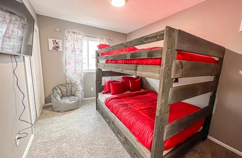 Rustic Hills Villa | Pet Friendly Close to all Attractions. MTN Views!