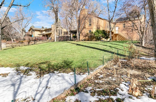 Denver House | Pet-Friendly Denver Getaway. Trail Access & Fast Wi-Fi