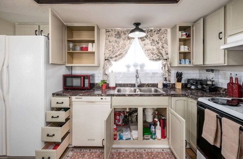 Mount Pleasant House | Pet Friendly Farmhouse with Yard & BBQ