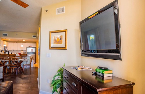 Panama City Beach Hotel | PET-FRIENDLY, GRAND PANAMA, WALK OFF PATIO DIRECT TO BEACH, POOL AND BBQ GRILLS