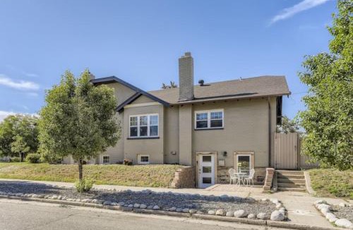 Cole House | Pet Friendly I Remodeled I Near RiNo Sleeps 6