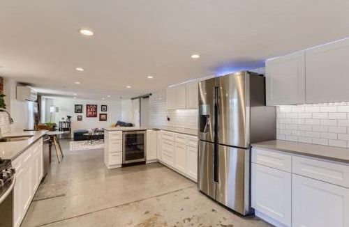 Cole House | Pet Friendly I Remodeled I Near RiNo Sleeps 6