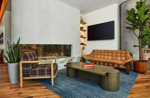 Cole Apartment | Pet Friendly | Kitchen & Entertaining Spaces