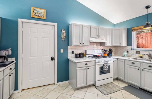 Glenwood Springs House | Pet-Friendly Rifle Retreat — Cozy & Modern