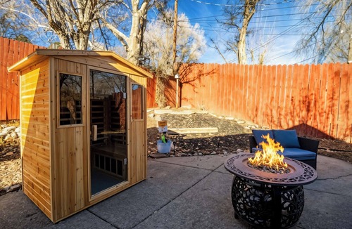 Glenwood Springs House | Pet-Friendly Rifle Retreat — Cozy & Modern