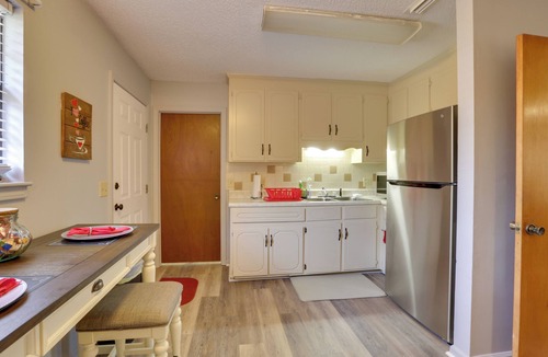 Slocomb House | Pet-Friendly Slocomb Vacation Rental w/Sunroom!