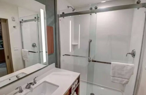 Wesley Chapel Hotel | Pet-friendly Stay! Outdoor Pool, Free Parking, All the Convenience Offered!
