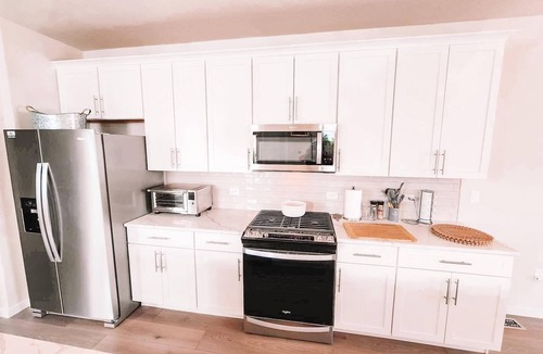 Colorado Springs House | Pet Friendly w/3 Masters Suites all with En-Suite Full Bathrooms/Sleeps 11+