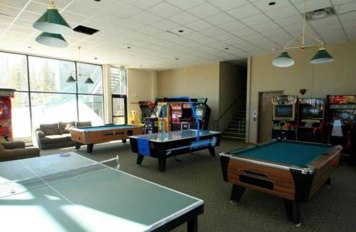 Wildernest House | Pet Friendly With A Fireplace A Pool Near Mountain Biking And Skiing