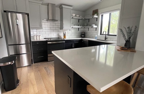 Central Colorado Springs Apartment | Pikes Retreat - Mountain Views + Modern Comfort - Hot tub