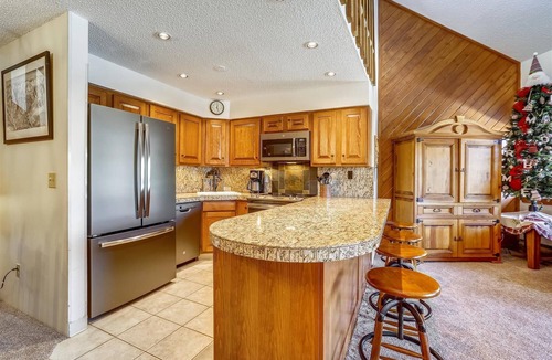 Four O'Clock Condo | Pine Ridge 7E: Great Mountain Views - Shared Amenities!