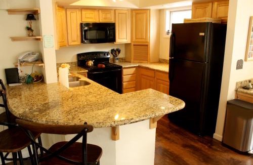Warrior's Mark House | Pinecreek #I - 4 BR - Private Hot Tub - Close to Town - Shuttle to Slopes