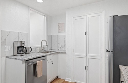 Millvale Apartment | Pittsburgh/Millvale Modern & Stylish Two Bedroom Apartment, Free Street Parking