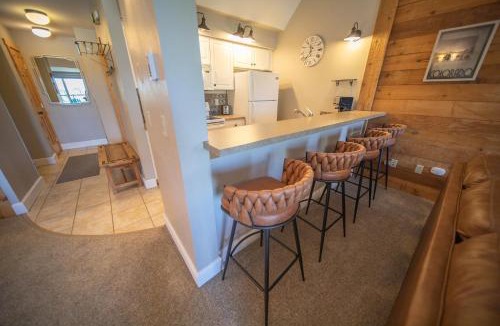 Lakeside Village House | Plaza 1408 by SummitCove Lodging in Colorado