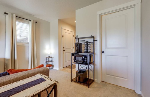 Gresham Apartment | PNW Home Base! Gresham Studio w/Patio