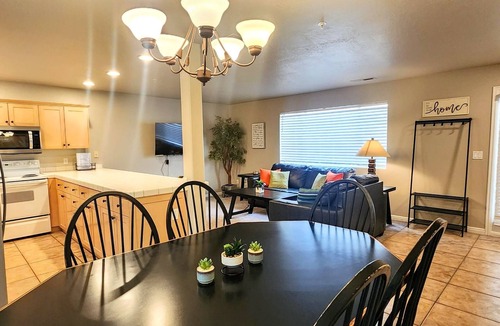 St. George Condo | Pool Side Paradise ! 2 bed, 2 Bath - Sleeps 8 !