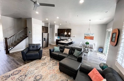 Ivins House | Poolside Retreat Arcade, ping pong, pickleball