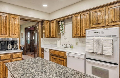 South Fork House | Posh mansion with antique decor, WiFi, & gas fireplace - near river and skiing