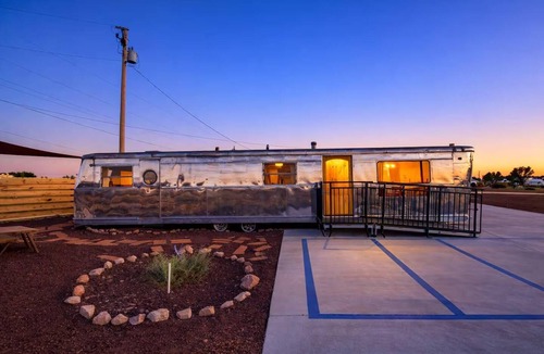 Valle House | Premium Airstream with Private Hot Tub (Unit I) - 3 Person Premium Airstream
