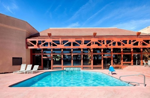 St. George Hotel | Prime Location! Onsite Pool, Free Parking, Breakfast!