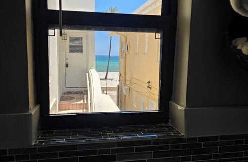 Hollywood Condo | Prime Location!*Private & Quiet Home*Direct Bch& Brdwlk*Free Park+2 bikes!