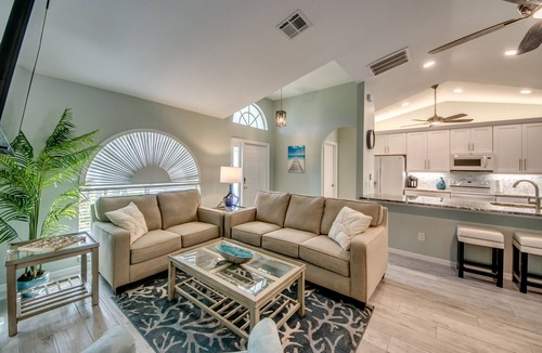 Pelican House | Pristine pool home ready for your vacation with friends or family .
